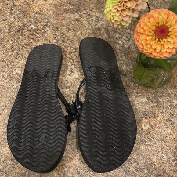 Summer Fun Flip Flops Black snd White with flowers - Picture 5 of 8